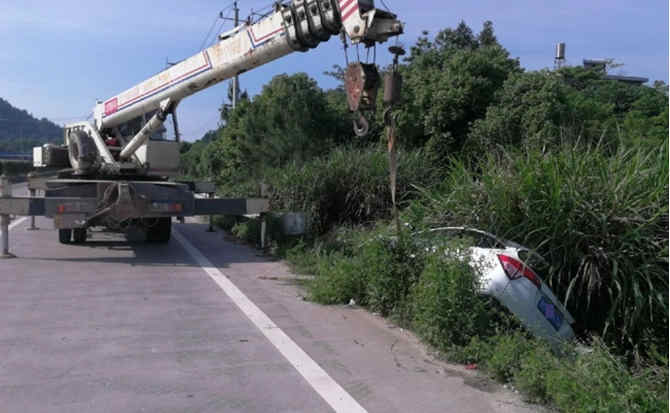 永胜重载吊车救援